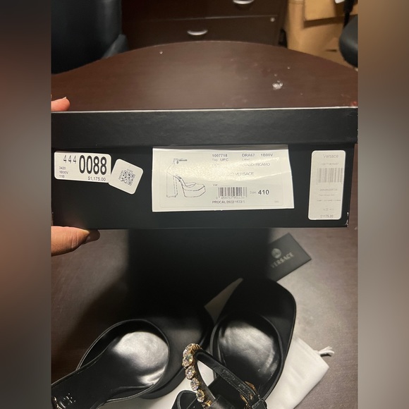 VERSACE Medusa Aevitas Satin Crystal-Embellished Platform Pumps Black 41EU/11US - Picture 9 of 12